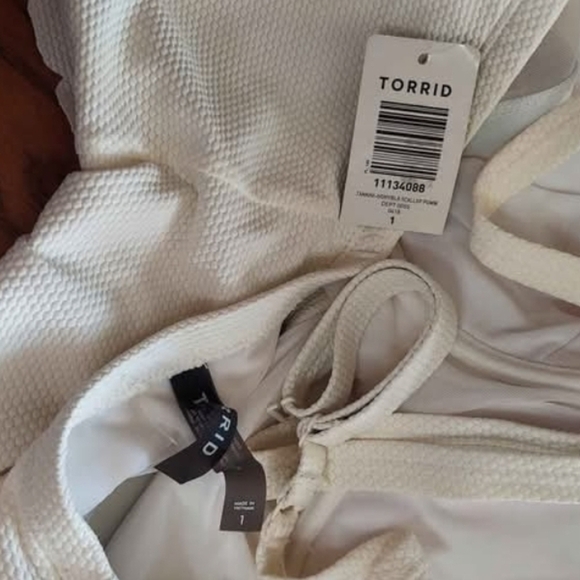 NWT Torrid Black and White Scalloped Tankini ~14W - Picture 5 of 5